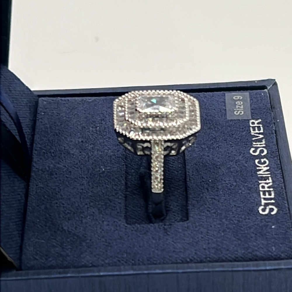 Sterling Silver Ring, size 9 - Picture 5 of 10